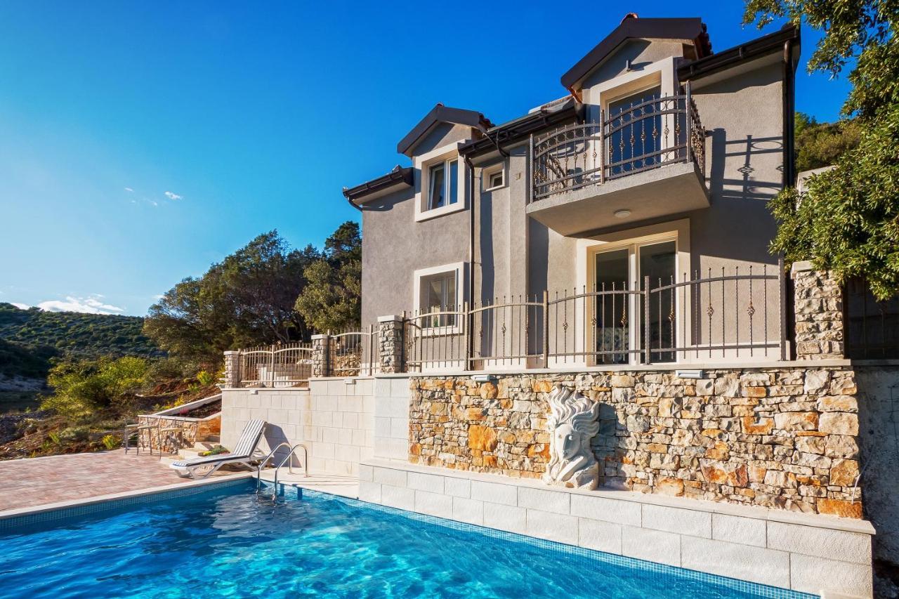 Holiday Home Beyla Pucisca Luaran gambar