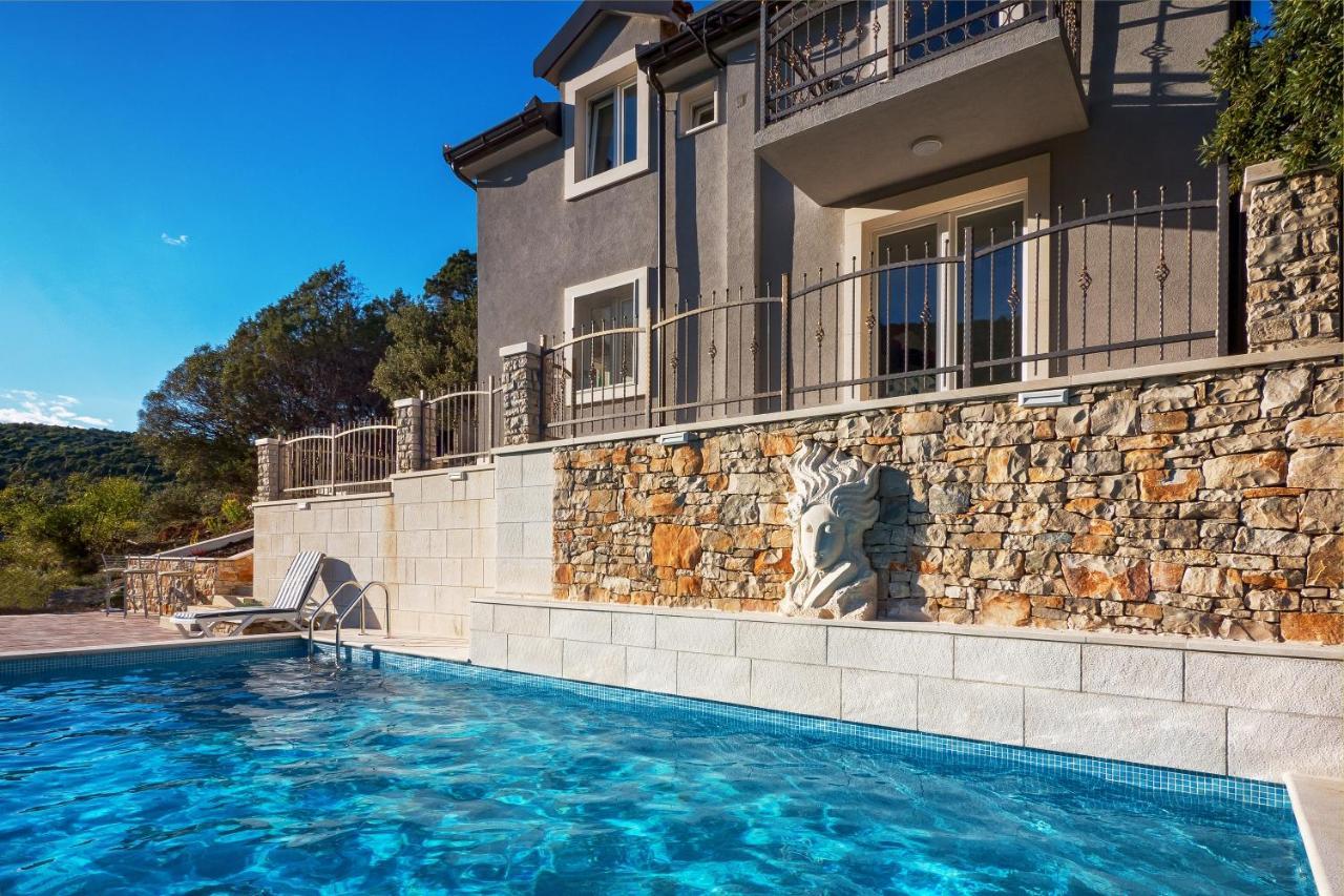 Holiday Home Beyla Pucisca Luaran gambar