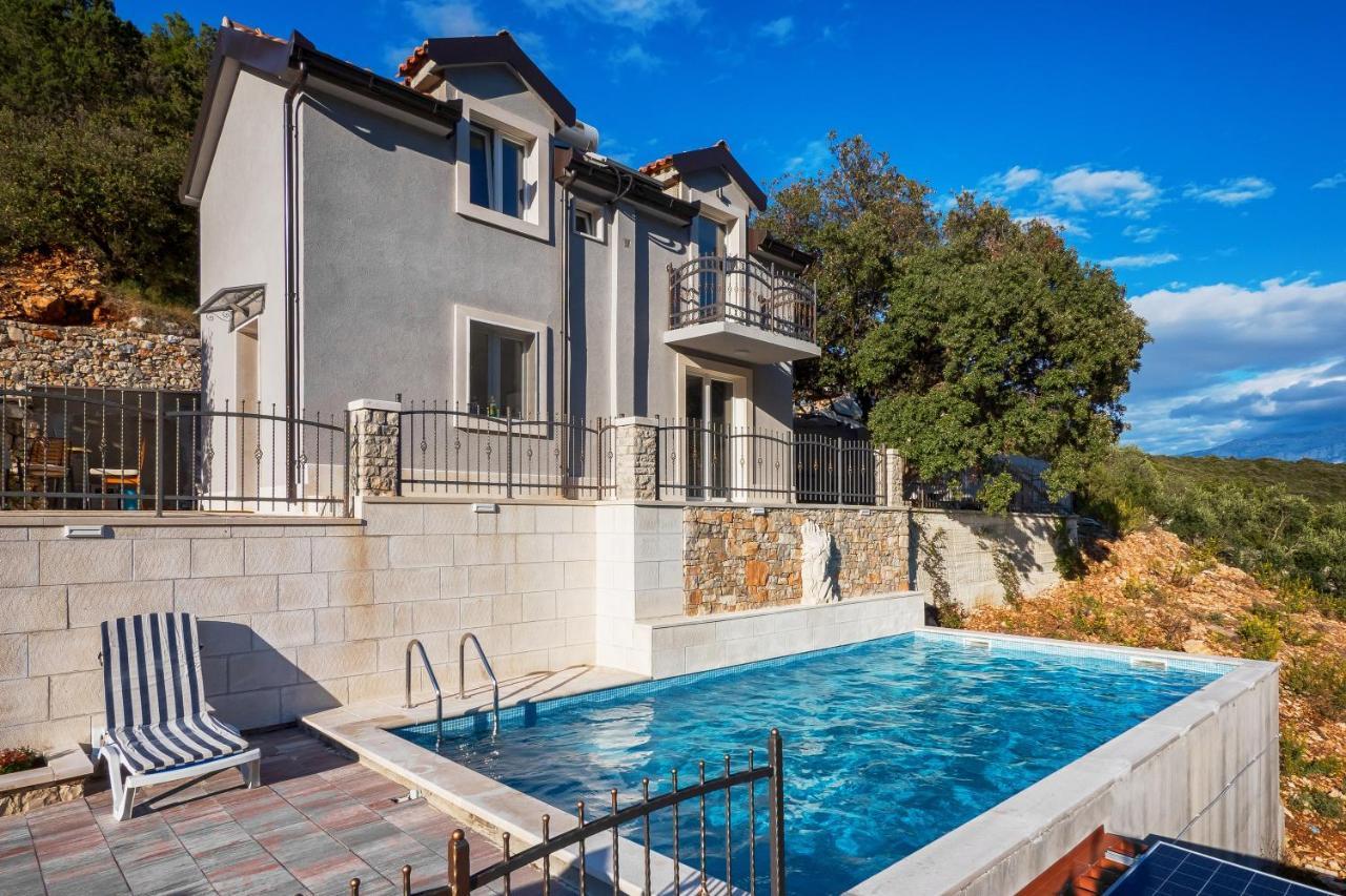 Holiday Home Beyla Pucisca Luaran gambar