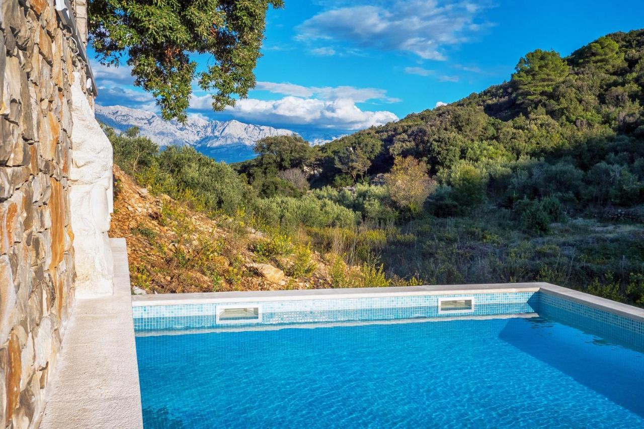 Holiday Home Beyla Pucisca Luaran gambar