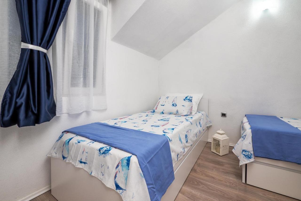Holiday Home Beyla Pucisca Luaran gambar