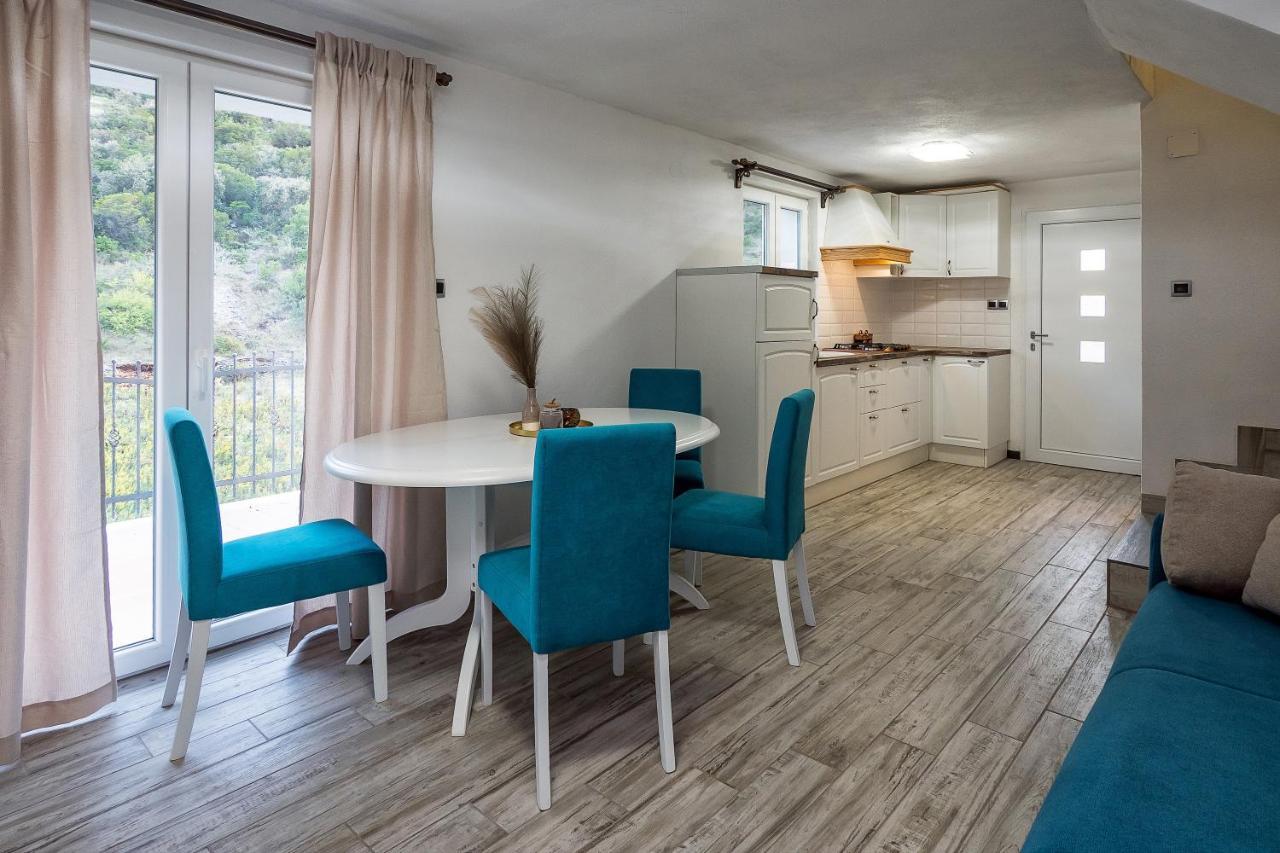 Holiday Home Beyla Pucisca Luaran gambar