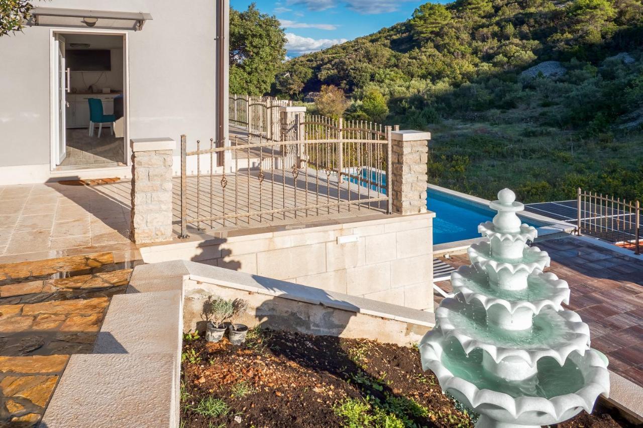 Holiday Home Beyla Pucisca Luaran gambar