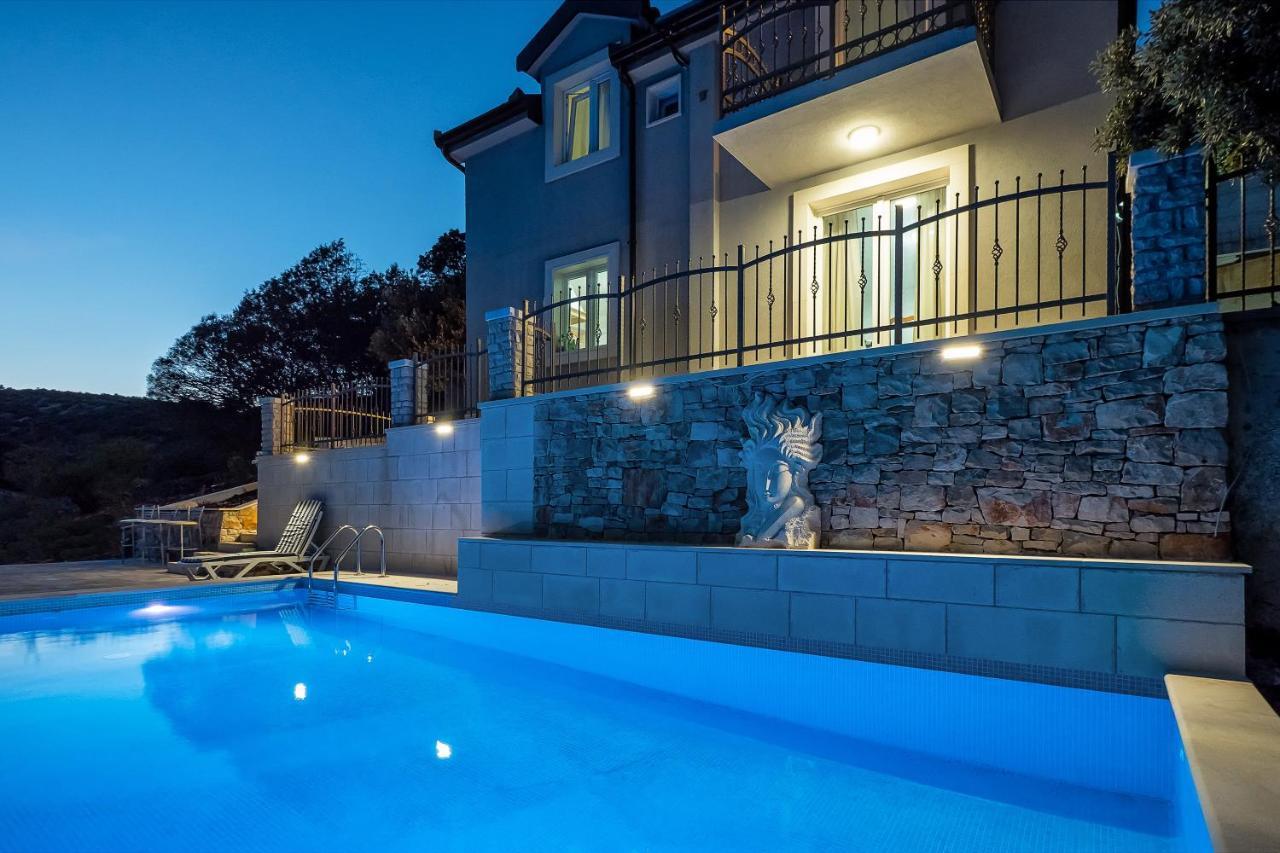 Holiday Home Beyla Pucisca Luaran gambar